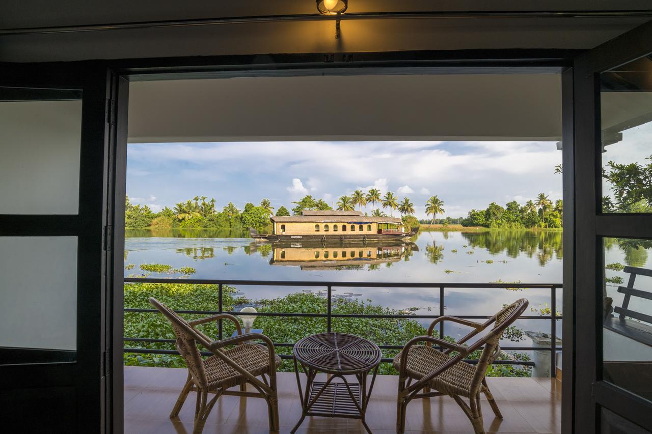 Warmth Lake Haven Alappuzha 외부 사진