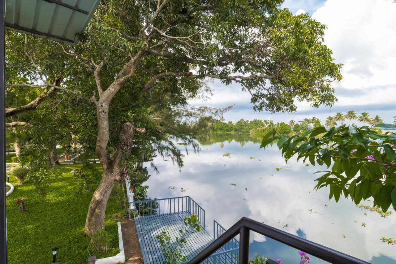 Warmth Lake Haven Alappuzha 외부 사진