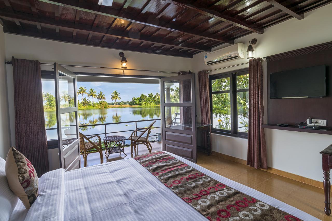 Warmth Lake Haven Alappuzha 외부 사진
