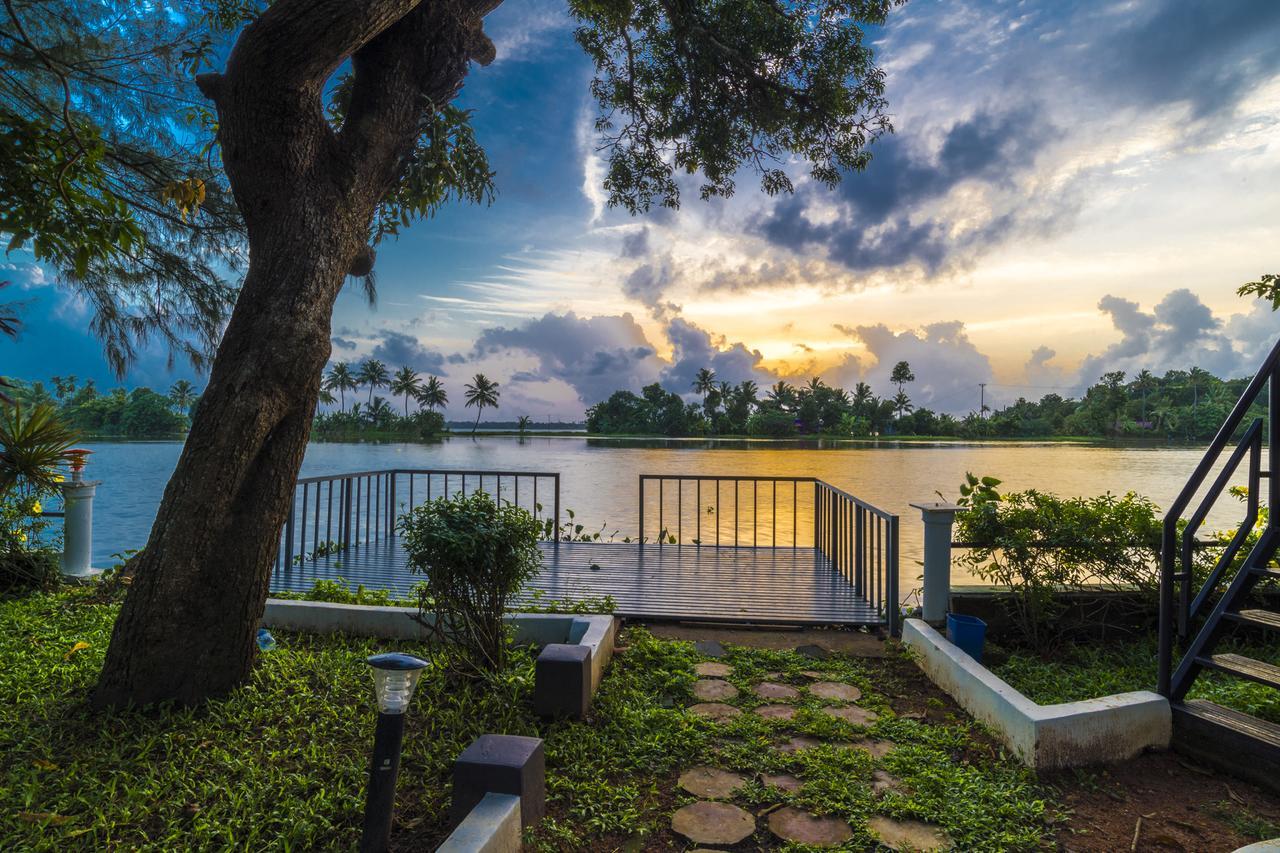 Warmth Lake Haven Alappuzha 외부 사진