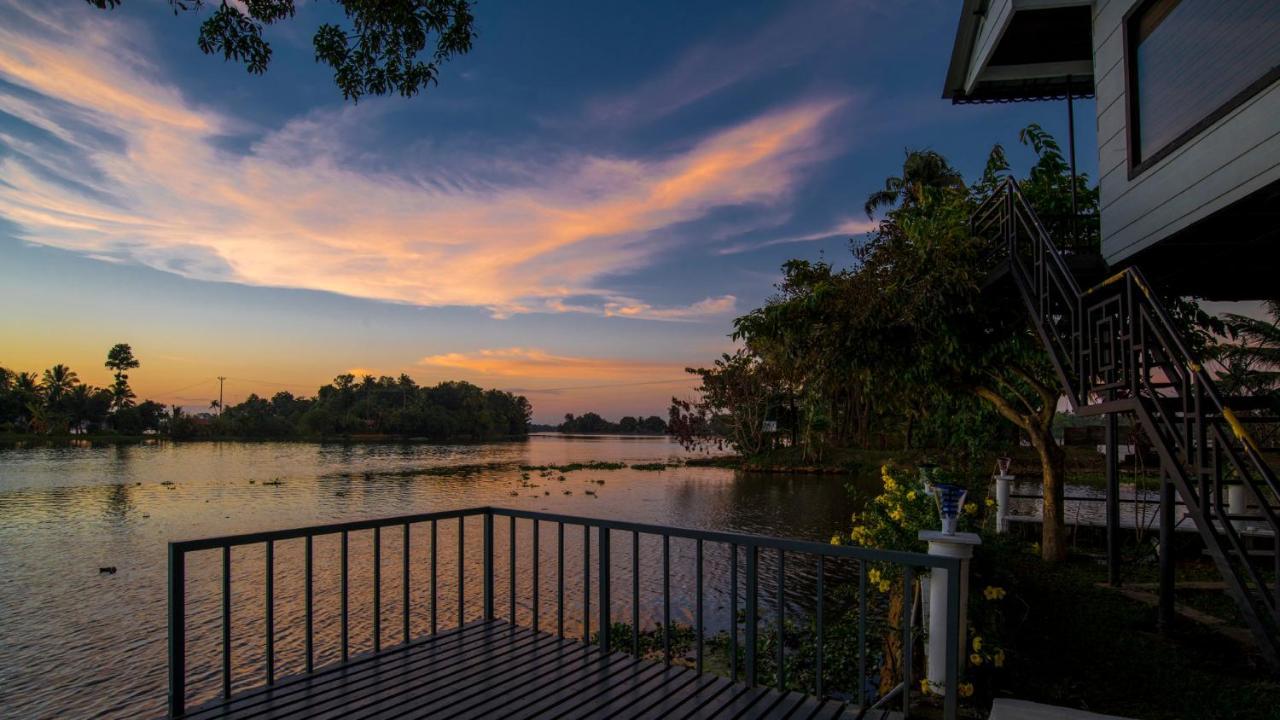 Warmth Lake Haven Alappuzha 외부 사진