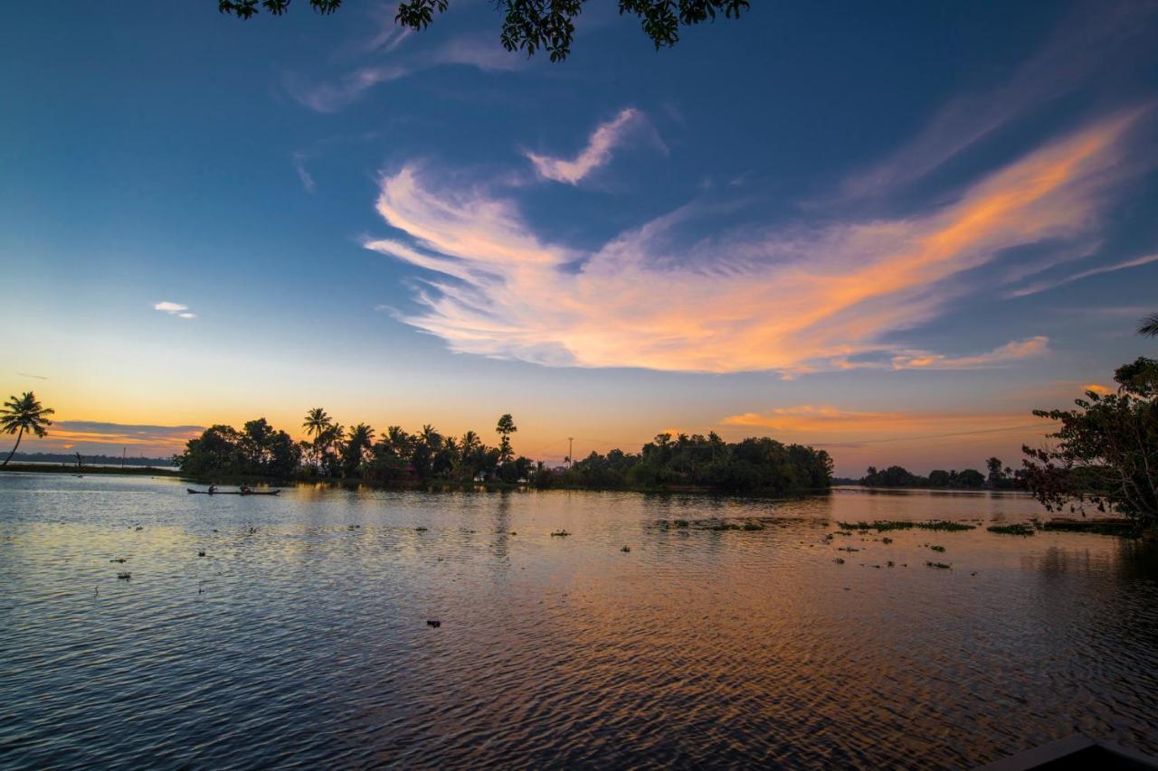 Warmth Lake Haven Alappuzha 외부 사진