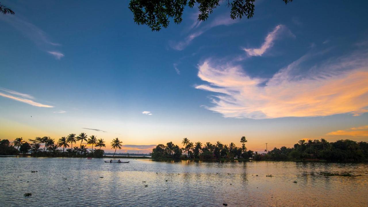 Warmth Lake Haven Alappuzha 외부 사진