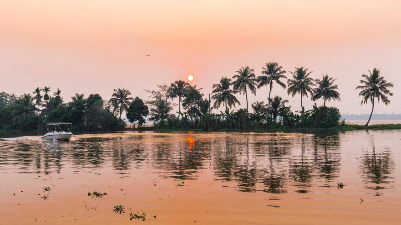 Warmth Lake Haven Alappuzha 외부 사진