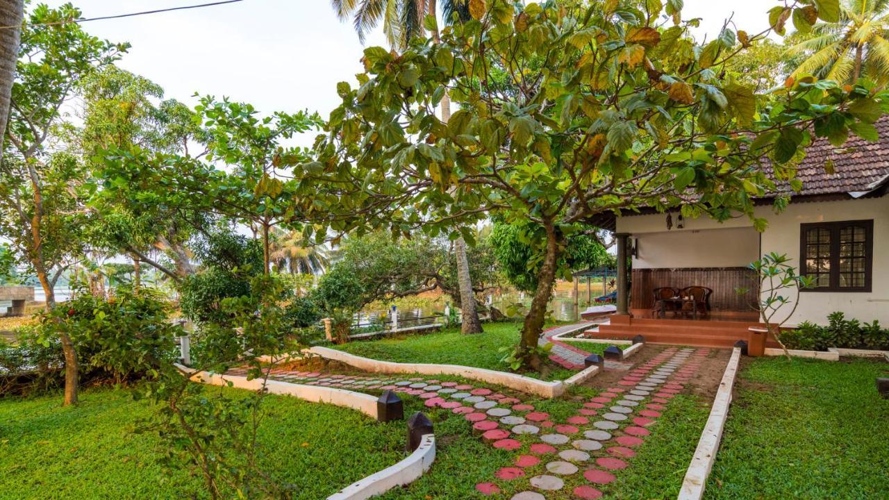 Warmth Lake Haven Alappuzha 외부 사진