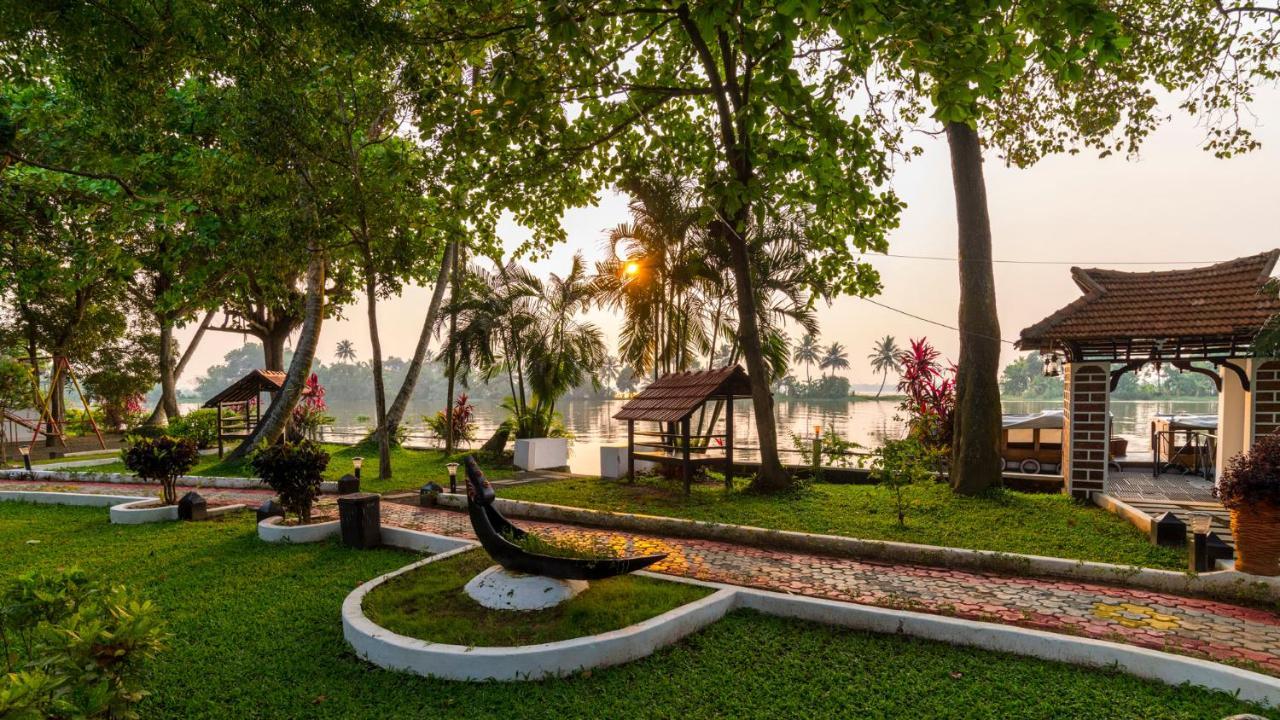 Warmth Lake Haven Alappuzha 외부 사진
