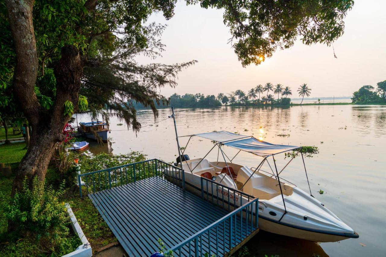 Warmth Lake Haven Alappuzha 외부 사진