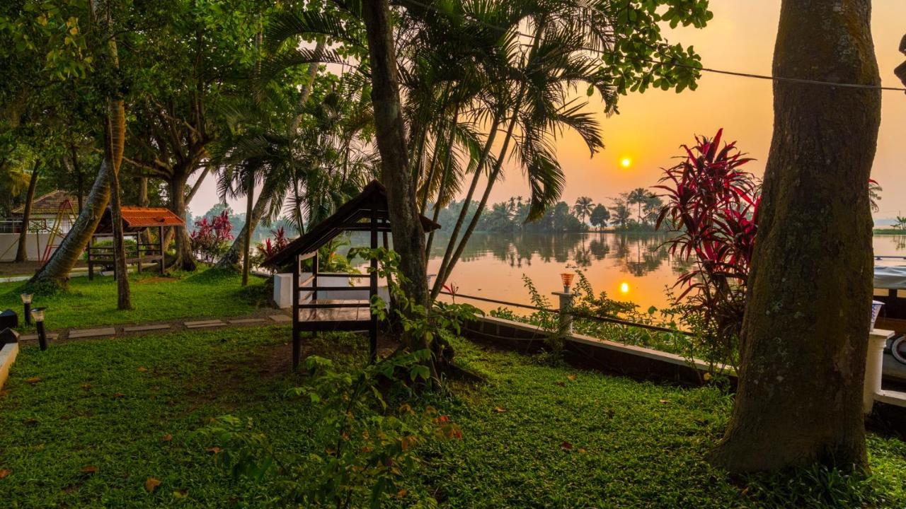Warmth Lake Haven Alappuzha 외부 사진